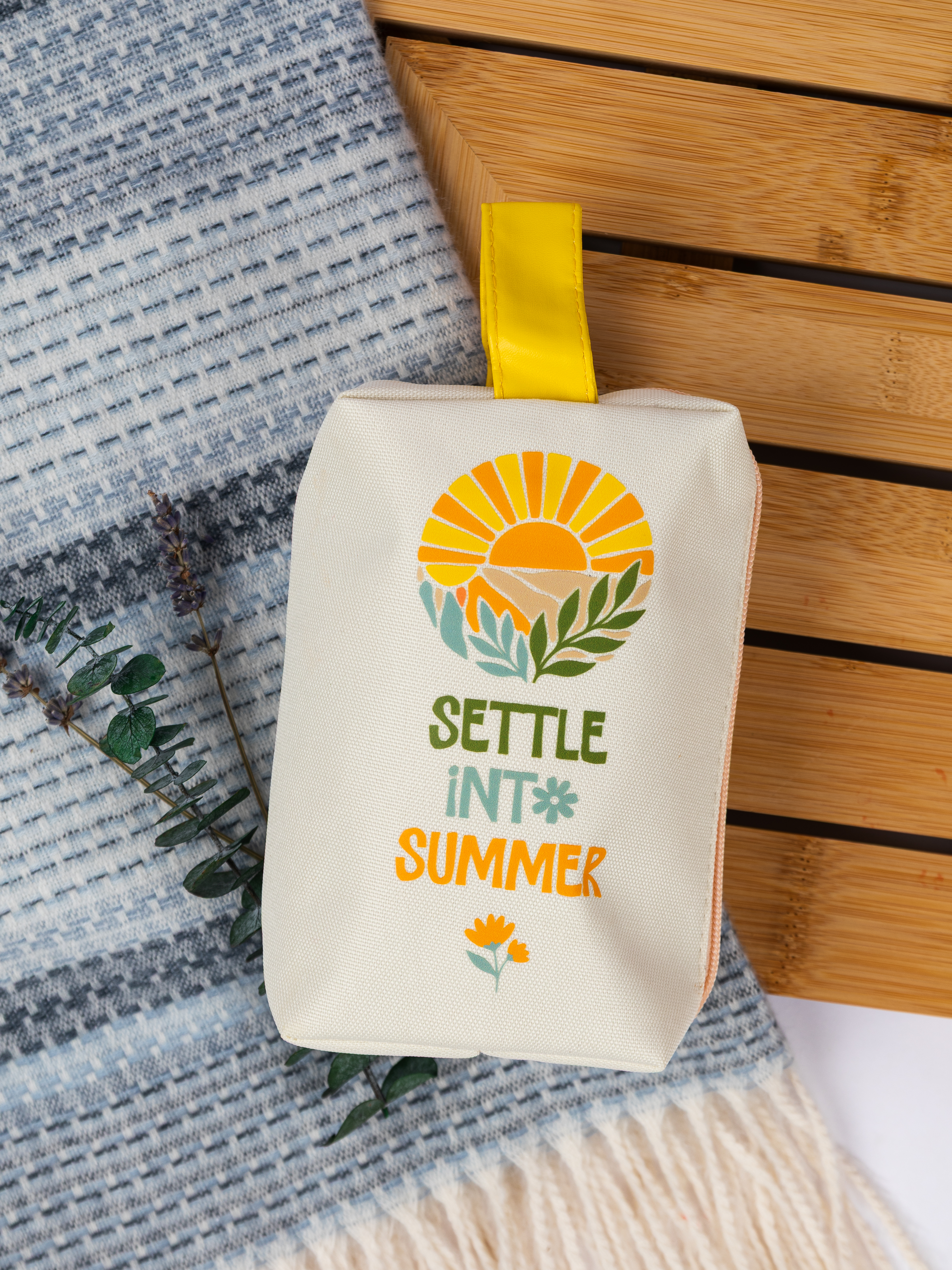 Settle into Summer Pouch